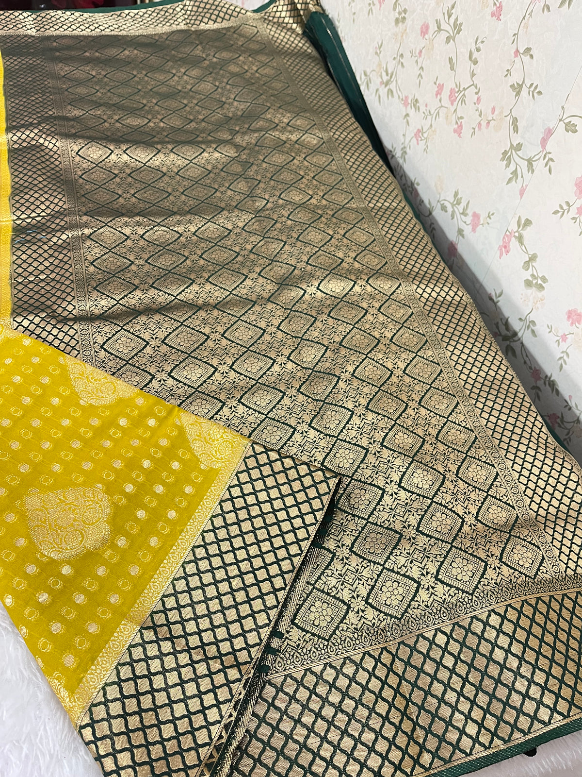 Banarasi crepe silk - HOA117