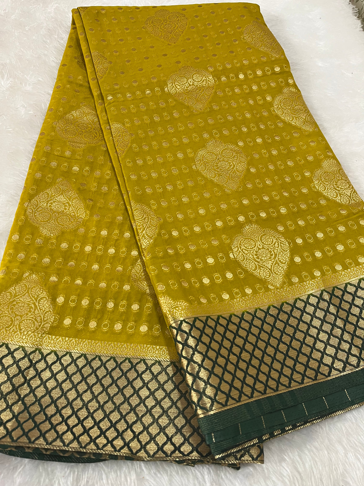 Banarasi crepe silk - HOA117