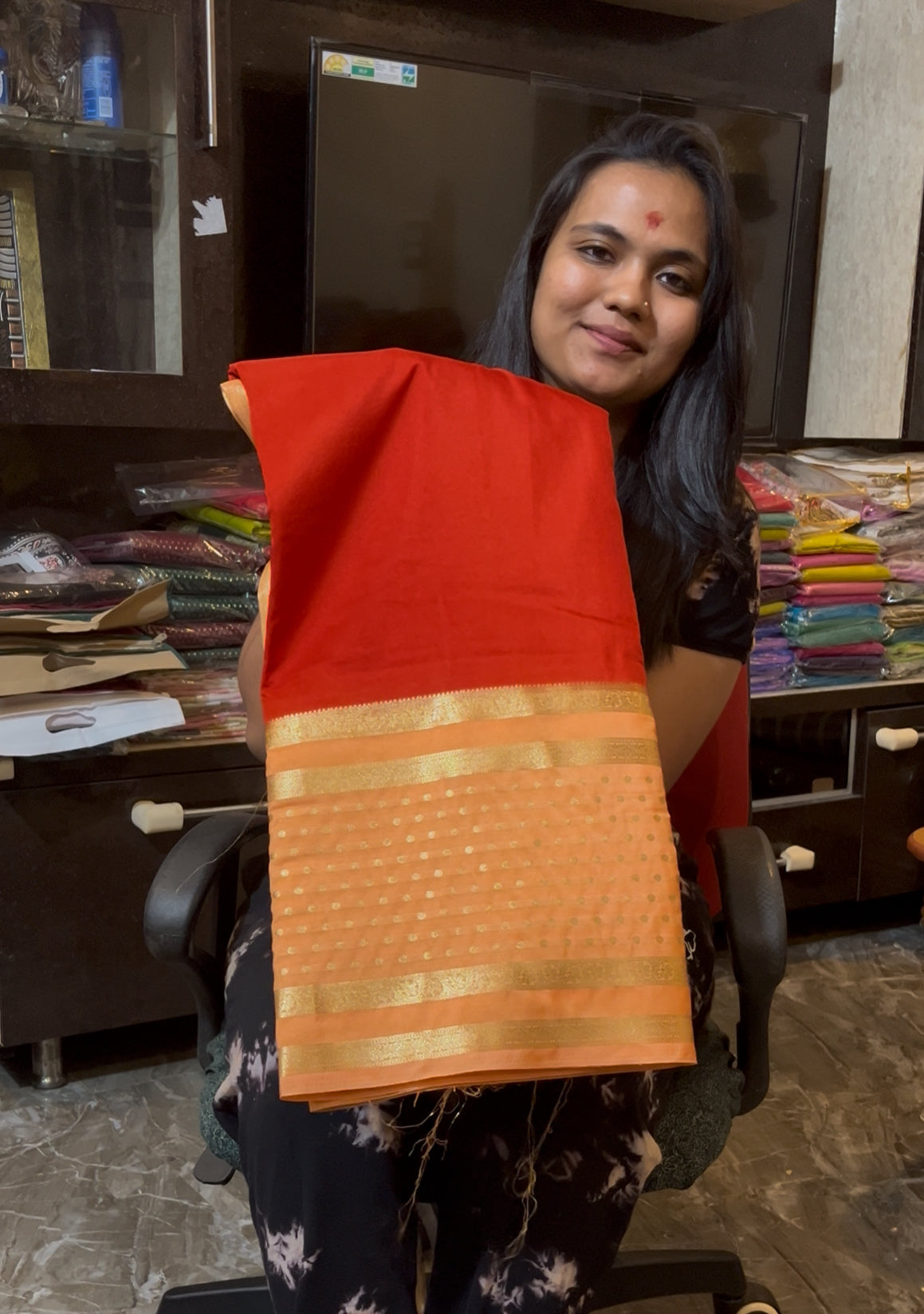 Semi Mysore silk - Bindhi design